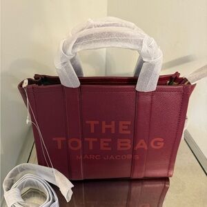 Auth Marc Jacobs Women's The Leather Medium Tote/Card Holder